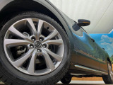 【純正18インチアルミホイール】外観にマッチした純正アルミホイールを装着しております。各種社外アルミホイールや、スタッドレスタイヤも取扱いしております。是非ご相談ください♪