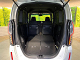 普段のお買い物や通勤、送迎等に十分な荷室スペースを確保しております。セカンドシートを倒すと、大きな荷物の積載も可能です♪