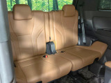 3列目シートはもちろん状態良好☆大人でもゆったりと座って頂けますので、大人数でのお出かけもラクラクです♪ご家族で、気の知れた仲間で、ドライブに行くのが楽しみですね♪