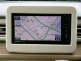純正品の地デジTV対応のSDナビです。遠出や初めての場所でも安心ですね。