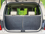 普段のお買い物や通勤、送迎等に十分な荷室スペースを確保しております。セカンドシートを倒すと、大きな荷物の積載も可能です♪