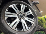 【純正18インチアルミホイール】外観にマッチした純正アルミホイールを装着しております。各種社外アルミホイールや、スタッドレスタイヤも取扱いしております。是非ご相談ください♪