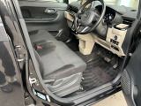 座り心地が良いシートなので長時間の運転でも快適にお過ごしいただけます。新品のフロアマットのご注文も可能です。掲載箇所以外にご希望の写真がございましたらお気軽にお問い合わせ下さい。