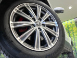 【17インチアルミホイール】外観にマッチしたアルミホイールを装着しております。各種アルミホイールや、スタッドレスタイヤも取扱いしております。是非ご相談ください♪
