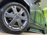 【純正15インチアルミホイール】外観にマッチした純正アルミホイールを装着しております。各種社外アルミホイールや、スタッドレスタイヤも取扱いしております。是非ご相談ください♪