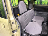 後部座席も気になるようなキズ・汚れやへたり等、大きなダメージはなく、良好な状態です。