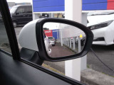 インテリジェント BSI(後側方衝突防止支援システム)+BSW(後側方車両検知警報)搭載。車線変更をするとき、隣のレーンにクルマがいる場合に警報によってドライバーに注意を促します。ミラーはヒーター付です。