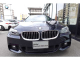 BMWの代名詞の【キドニーグリル】グリルが腎臓のように見えるので【キドニー】と呼ばれるようになりました。一目見ただけでBMWであると認識できる確固たるアイコンとして存在感を放ちます。