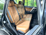 後部座席も気になるようなキズ・汚れやへたり等、大きなダメージはなく、良好な状態です。