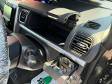 グローブボックスです!車内の収納力もある車です!