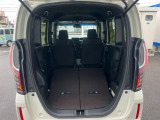 普段のお買い物や通勤、送迎等に十分な荷室スペースを確保しております。セカンドシートを倒すと、大きな荷物の積載も可能です♪