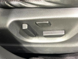 【パワーシート】スイッチ一つで簡単にシートの微調整が可能!電動だから力もいりません!快適なシートポジションにセットして、快適なドライブをお楽しみください。