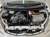 エンジンルーム内も隅々まで掃除がいきわたっています!ハイブリッド部分は初度登録から10年、もしくは3年間の長い方の保証付!ただし累計走行距離数20万キロまでとなります!