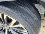 ※夏タイヤ新品納車※新品タイヤで納車いたします♪溝が少ないままだとスリップしたりブレーキ時の制動距離が長くなってしまいます。交換までまだまだ余裕があるのは経済的にも助かります