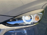 【LEDヘッドライト】悪天候や夜間走行時も良好な視界を確保し安心して運転できる高輝度LEDヘッドライトを装備!点灯速度が早く、消費電力も抑えられています。