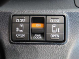 運転席からも操作できる両側パワースライドドア付きです。