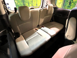 3列目シートはもちろん状態良好☆大人でもゆったりと座って頂けますので、大人数でのお出かけもラクラクです♪ご家族で、気の知れた仲間で、ドライブに行くのが楽しみですね♪