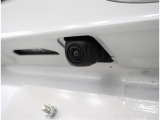 バックカメラが付いているので後方確認が非常にしやすいです。今や運転初心者も熟練者も必須装備!ついていて損はないですね♪