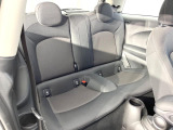 ●後部座席も気になるようなキズ・汚れやへたり等、大きなダメージはなく、良好な状態です。
