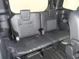サードシートも充実な広さです。