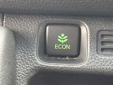 【ECONモード(イーコン)】クルマの動きを管理するシステムです。燃費を優先に自動制御されるもので、低燃費走行を自然にできるようになります。
