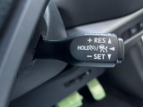 【レーダークルーズコントロール】高速道路での長距離走行が楽に!!自動で速度を保つクルーズコントロールが、衝突軽減システムと連携し、前方の車両を感知して車間を保つように速度調節してくれます!!