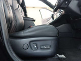 パワーシート搭載。微妙な調整が手軽にでき、ピッタリなポジションで運転することが可能です。