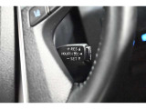 レーダークルーズコントロール(全車速追従機能付)付きです。車速に応じて追従支援してくれるので、ロングドライブも快適です。詳細は販売店スタッフまでおたずねください。