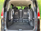 後席を格納すると、これだけの広さが!シーンに合わせたシートアレンジで、大きな荷物も積むことが出来ます♪