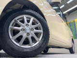 【13インチアルミホイール】外観にマッチしたアルミホイールを装着しております。各種アルミホイールや、スタッドレスタイヤも取扱いしております。是非ご相談ください♪