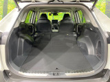 ラゲッジルームは、大容量のスペースを確保。普段のお買い物からレジャーまで、幅広く活躍してくれます!また、リアシートを倒すことでバリエーション豊かにお使いいただけます。