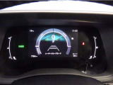 とっても見やすいメーターです。夜間時はラグジュアリーな気分にさせてくれる照明が魅力ですので、夜のドライブも楽しみになりますよ♪