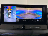 上からの視点で狭い駐車場への駐車に役立つ、アラウンドビューモニター対応純正メモリーナビ装備。パーキングアシスト機能も装備されております。