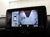 パノラミックビューモニター付きです。車両を上から見たような映像をディスプレイオーディオ画面に表示。運転席からの目視だけでは見にくい、車両周辺の状況をリアルタイムでしっかり確認できます。