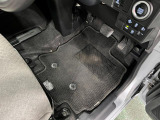 嬉しい純正フロアマット付き♪ 状態も良好です(^^♪