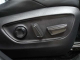 運転席はパワーシートなのでお好みのドライビングポジションに調整可能です♪