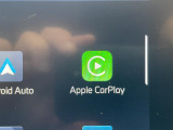 【アップルカープレイ】iPhoneがBMW車両とワイヤレスで接続されます。Apple CarPlayでは、オーディオストリーミングやメッセージングアプリがディスプレイに表示されます。