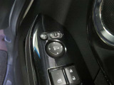 電動格納ミラー! スイッチひとつでミラーを畳めます。