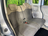 後部座席も気になるようなキズ・汚れやへたり等、大きなダメージはなく、良好な状態です。