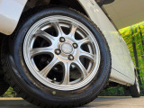 【14インチアルミホイール】外観にマッチしたアルミホイールを装着しております。各種アルミホイールや、スタッドレスタイヤも取扱いしております。是非ご相談ください♪