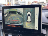 パノラミックビューモニター付きです。車両を上から見たような映像をディスプレイオーディオ画面に表示。運転席からの目視だけでは見にくい、車両周辺の状況をリアルタイムでしっかり確認できます。