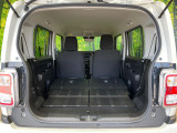 後席を格納すると、これだけの広さが!シーンに合わせたシートアレンジで、大きな荷物も積むことが出来ます♪