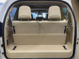 普段のお買い物や通勤、送迎等に十分な荷室スペースを確保しております。サードシートを倒すと、大きな荷物の積載も可能です♪