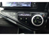 ★エアコンはオートタイプが装着済みです!オートモードにしておけば、車内温度を設定するだけで風の料や吹き出し口の切り替えを機械が行ってくれます!一年中快適な環境を作れますよ♪