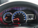 とっても見やすいメーターです。夜間時はラグジュアリーな気分にさせてくれる照明が魅力ですので、夜のドライブも楽しみになりますよ♪