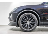 21インチMacan Design ホイール搭載です。
