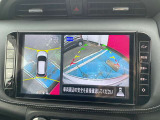 車を真上から見ているように、周囲の状況を把握しながら安心して駐車が行えるアラウンドビューモニター装備!