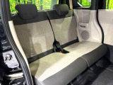 後部座席も気になるようなキズ・汚れやへたり等、大きなダメージはなく、良好な状態です。