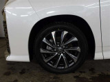 純正16インチアルミホイール装備です☆タイヤ4本交換済です♪