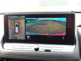 空の上から見下ろすような視点で駐車が出来る「アラウンドビューモニター」が表示されますので、駐車が苦手な方にも心強い味方になってくれるはずです♪